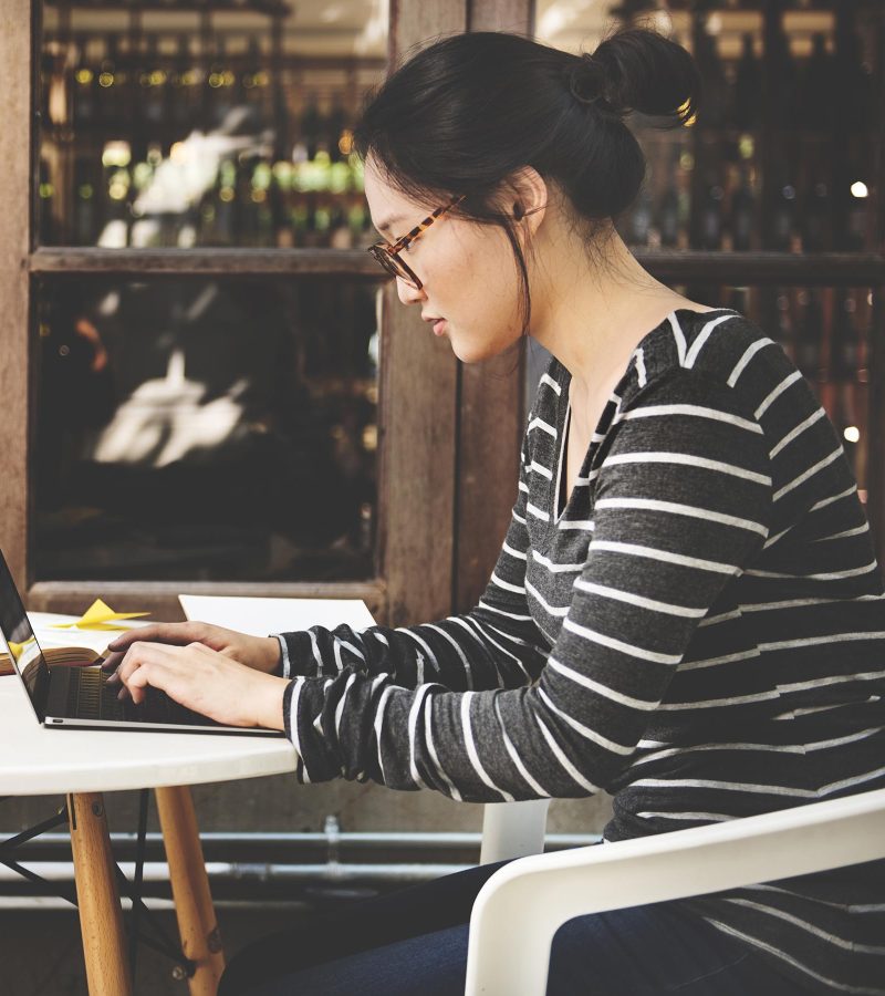 woman-laptop-searching-research-connection-technol-PKE3NJQ.jpg